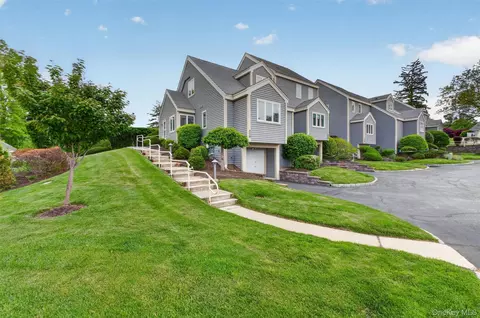 Exterior - 115 Fields Ln, Peekskill, NY 10566 photo 1 of 9