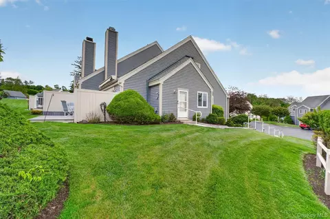 Exterior - 115 Fields Ln, Peekskill, NY 10566 photo 2 of 9