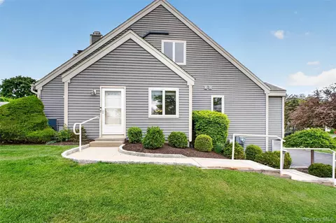 Exterior - 115 Fields Ln, Peekskill, NY 10566 photo 3 of 9