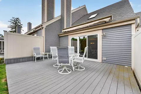 Exterior - 115 Fields Ln, Peekskill, NY 10566 photo 6 of 9
