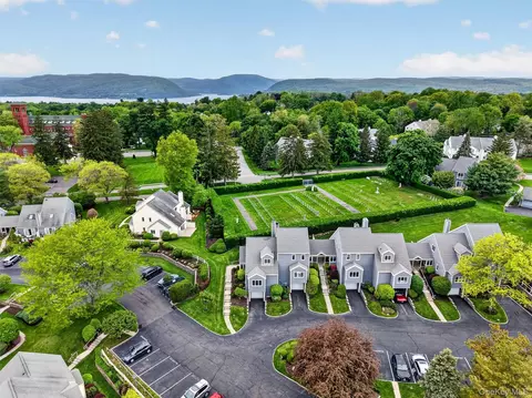 115 Fields Ln, Peekskill, NY 10566