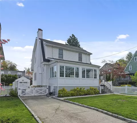 11 Westwood Ave, New Rochelle, NY 10801
