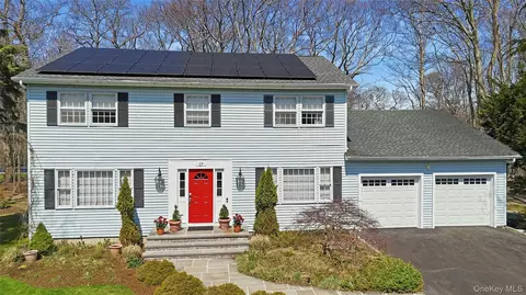 17 Quaker Hill Rd, Stony Brook, NY 11790