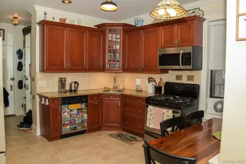 78-14 Austin St #5-E, New York, NY 11375