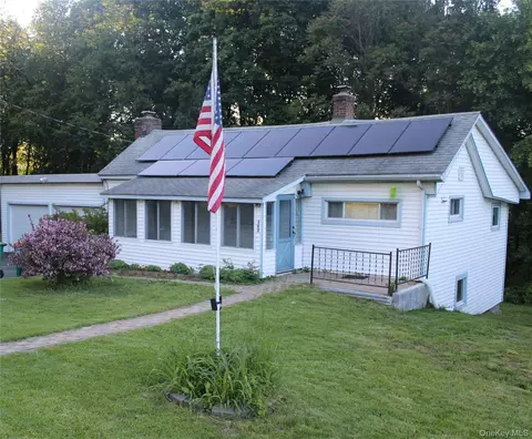 163 Bower Rd, Poughkeepsie, NY 12603