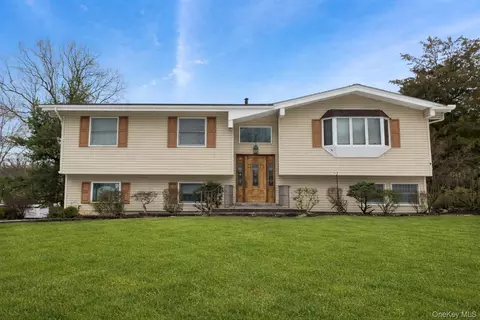 6 Hannah Ln, Clarkstown, NY 10989