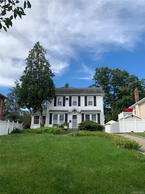 8706 Palo Alto St, New York, NY 11423