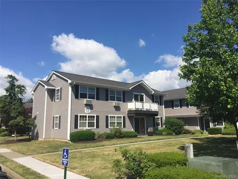 100 Hillside Dr #E16, Middletown, NY 10941