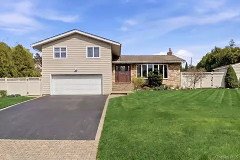 1 Ryan Ct, Syosset, NY 11791