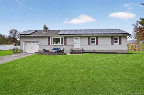 9 Claire Dr, Crawford, NY 12566
