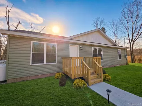 23 Spring St, Thompson, NY 12701