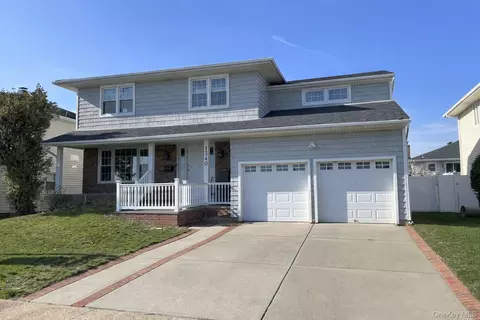 1340 Beech St, Atlantic Beach, NY 11509