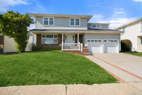1340 Beech St, Atlantic Beach, NY 11509