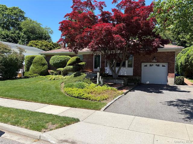 102 Forest Dr, Jericho, NY 11753