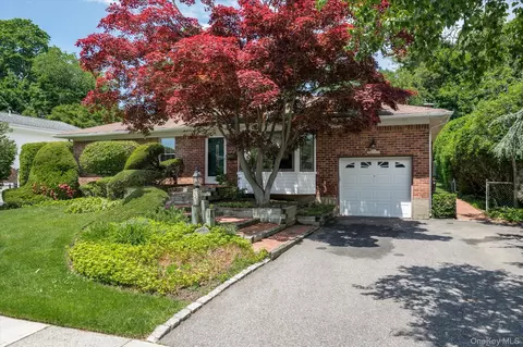 102 Forest Dr, Jericho, NY 11753