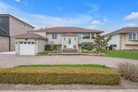849 Flanders Dr, Valley Stream, NY 11581