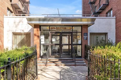 141-05 Pershing Cres #207, New York, NY 11435