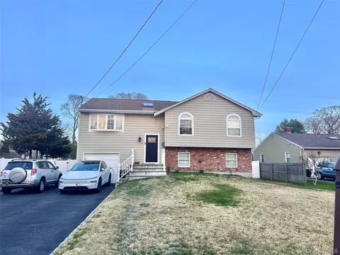 249 Bayport Ave, Bayport, NY 11705