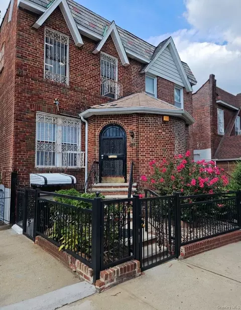30-32 84th St, East Elmhurst, NY 11370