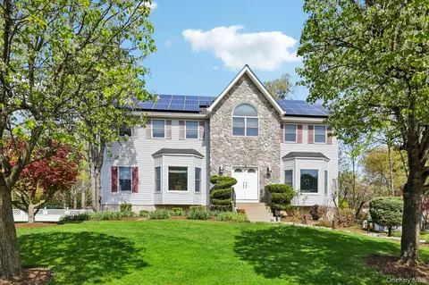 10 Alex Ct, Clarkstown, NY 10994