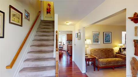 17 Shaker Ct, New Windsor, NY 12553