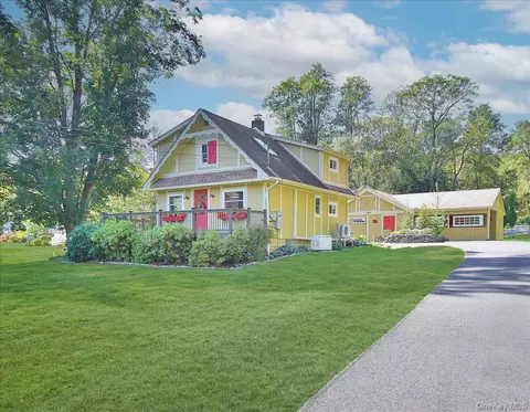 143 Old Post Rd, Marlboro, NY 12542