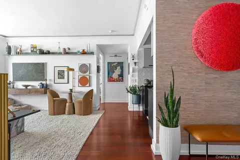350 W 42nd St #57C, New York, NY 10036