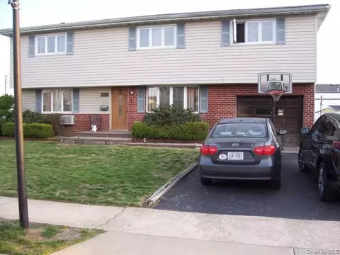 1053 Lorraine Dr, Franklin Square, NY 11010