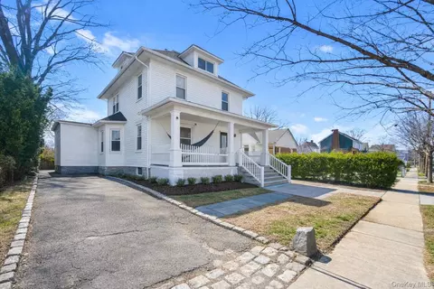 116 Oak Ave, Hempstead, NY 11550