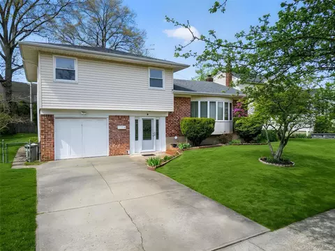 42 Edna Dr, Syosset, NY 11791