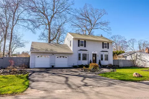 58 Freya Rd, Rocky Point, NY 11778