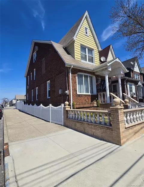 90-01 Albert Rd, New York, NY 11417