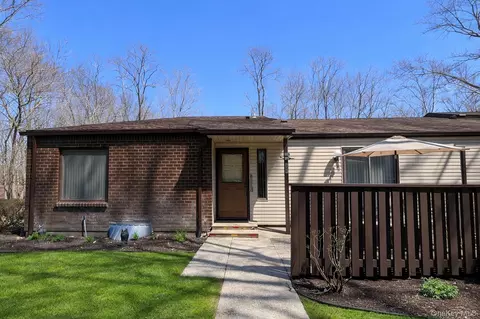 129 Birchwood Rd, Coram, NY 11727