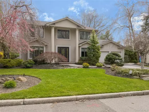 16 Long Acre Ln, Dix Hills, NY 11746