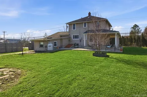 2 Whitfield Rd, Rochester, NY 12404