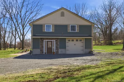 1 Lira St, Wallkill, NY 12589