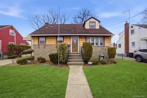 112 Judith Ln, Valley Stream, NY 11580
