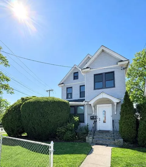 203 Washington Ave, Cedarhurst, NY 11516