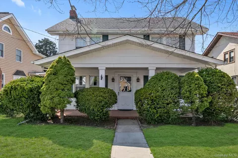 2530 Parkview Pl, Baldwin, NY 11510