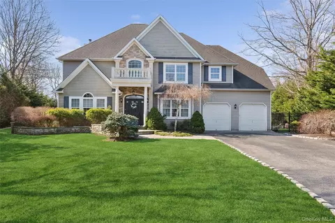 51 Savanna Cir, Mount Sinai, NY 11766