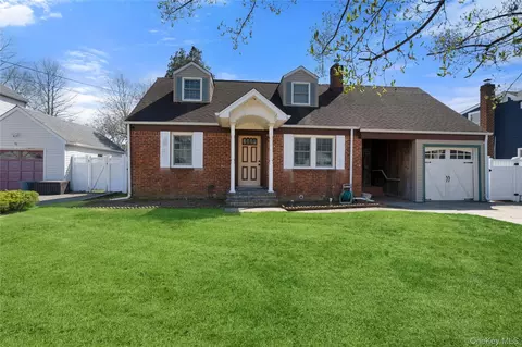 146 Ontario Ave, Massapequa, NY 11758