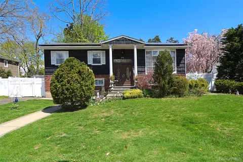 73 Rumford Rd, Kings Park, NY 11754