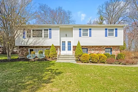 29 Sandy Brook Dr, Ramapo, NY 10977