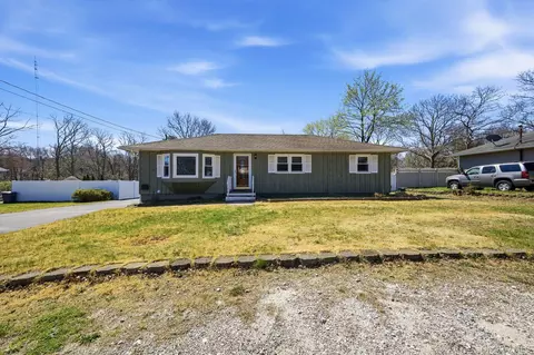 310 Jamaica Ave, Medford, NY 11763