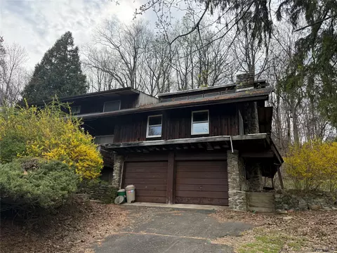 20 Badger St, Clarkstown, NY 10956