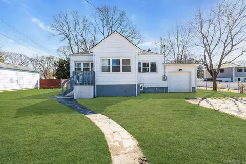 37 Saint Nicholas Ave, Lake Grove, NY 11755
