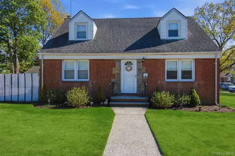1155 Delmar Ave, Franklin Square, NY 11010