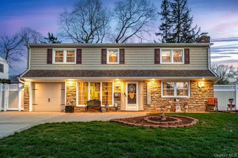3628 Princeton Dr N, Wantagh, NY 11793