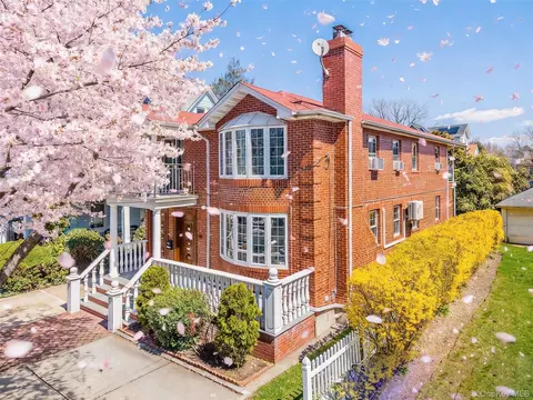 38-19 214th Pl, New York, NY 11361