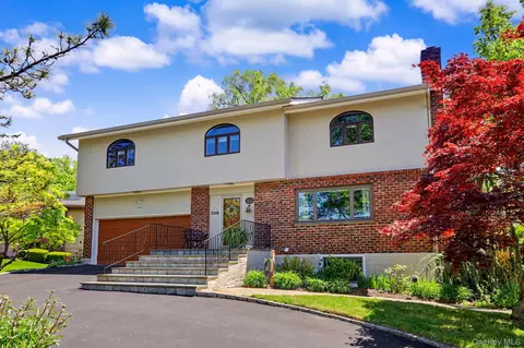 95 Gail Dr, New Rochelle, NY 10805